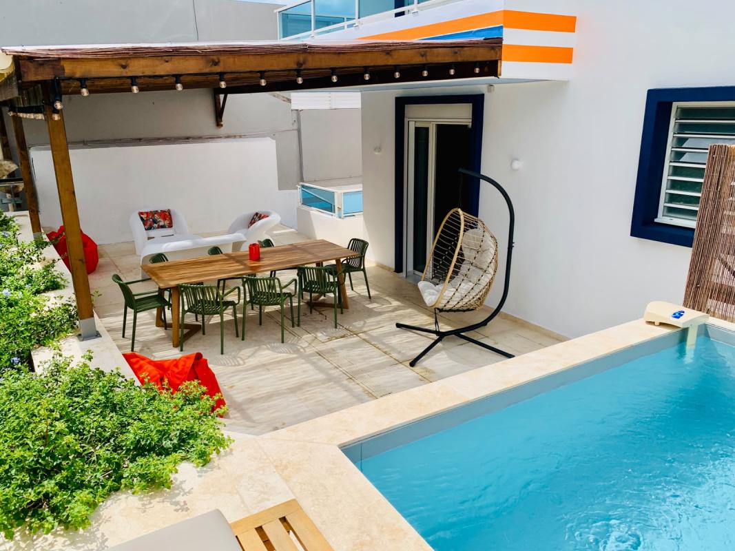 location-villa-martinique-le-diamant-vue-rocher-piscine-MQDI115-terrasse. (1)